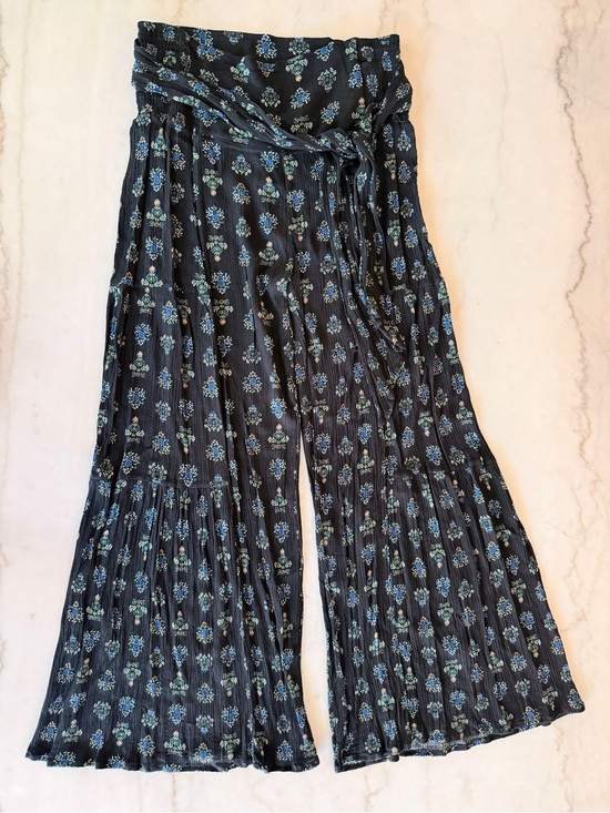 Pants - Women’s Black Floral Wide-Leg Pants